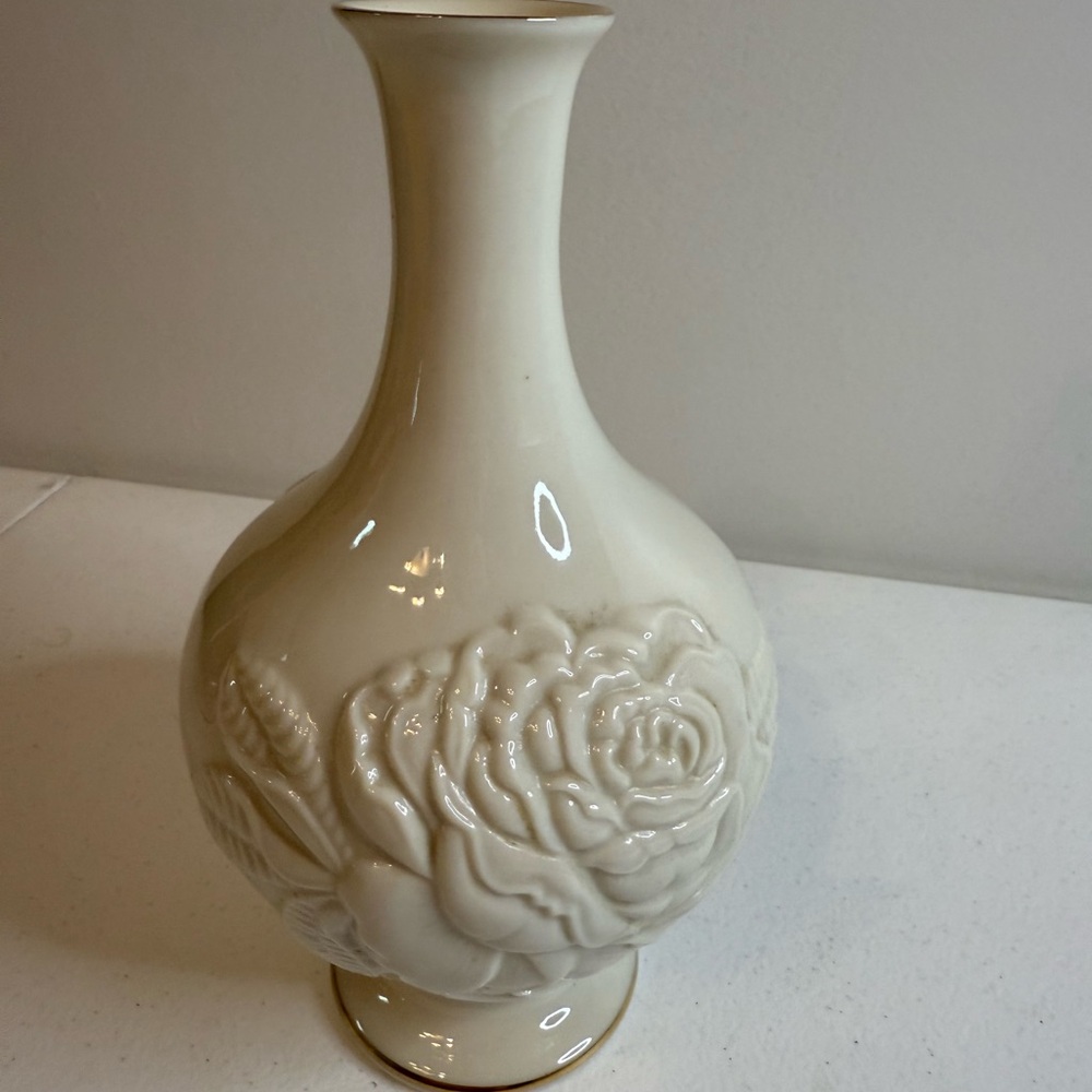 Lenox Cream Vase with Embossed‎ Rose Design